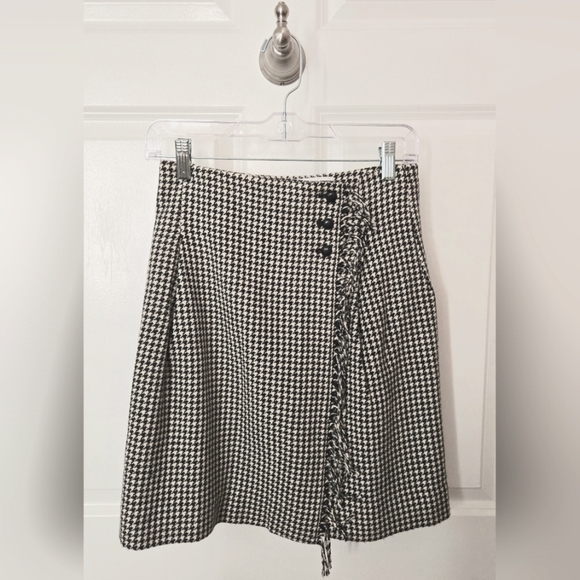Uniqlo Houndstooth Wrap Skirt - Picture 4 of 6